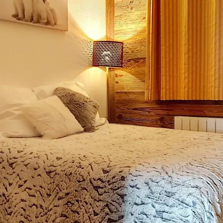 Bel appartement rénové, accès direct pistes, parking, balcon, centre à 1 km, navettes gratuites - FR-1-518-107 Apartamento Val-dʼIsère